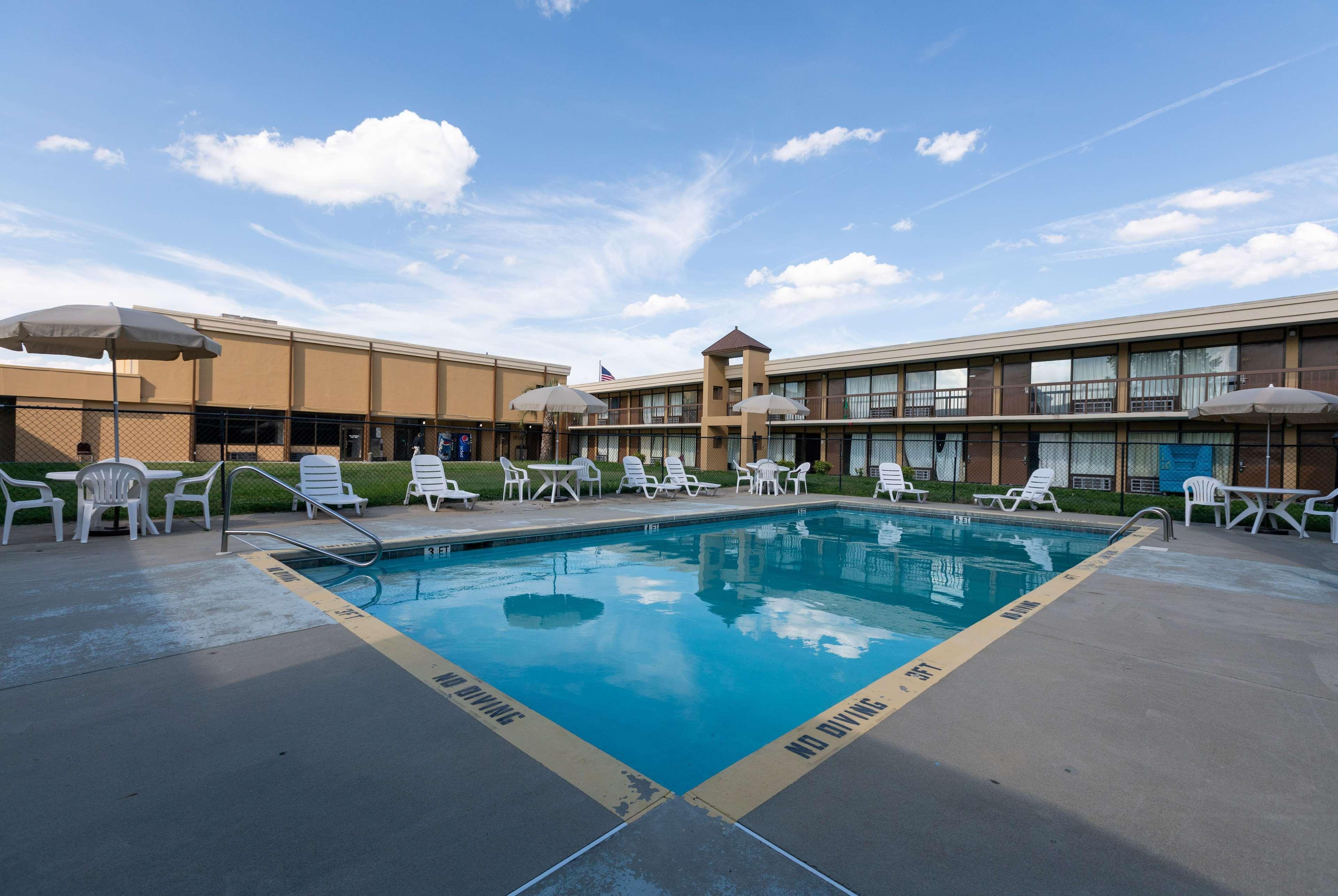 Super 8 By Wyndham Goldsboro Motel Exterior photo