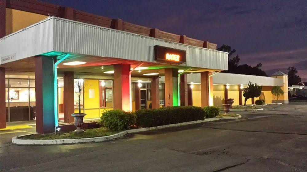 Super 8 By Wyndham Goldsboro Motel Exterior photo