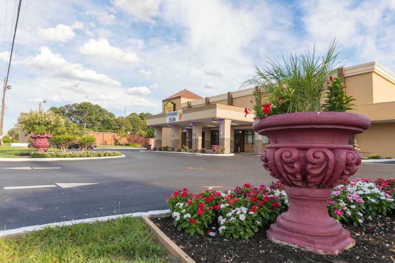 Super 8 By Wyndham Goldsboro Motel Exterior photo
